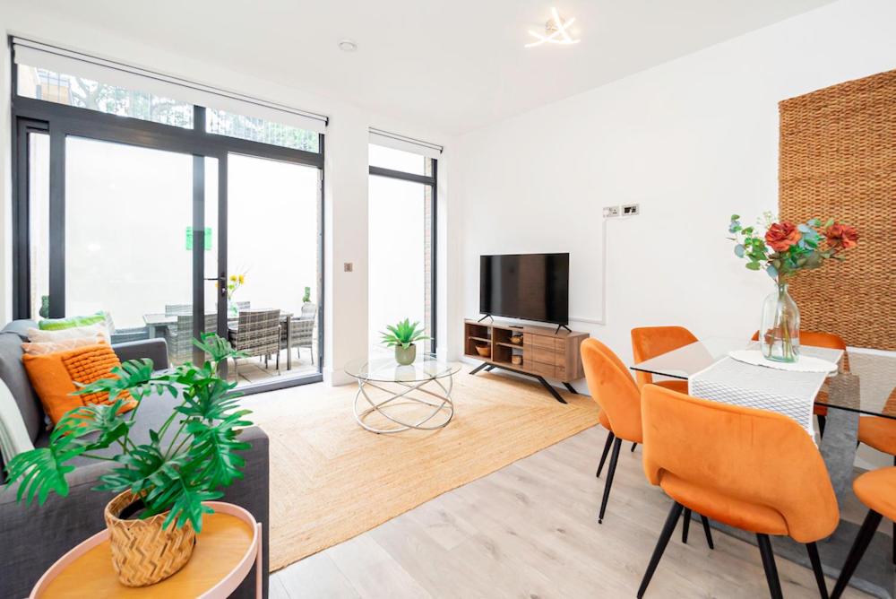 Elegant 2 Beds, 2 Baths Flat with Private Terrace, High-End Finishes and Chic Furnishings
