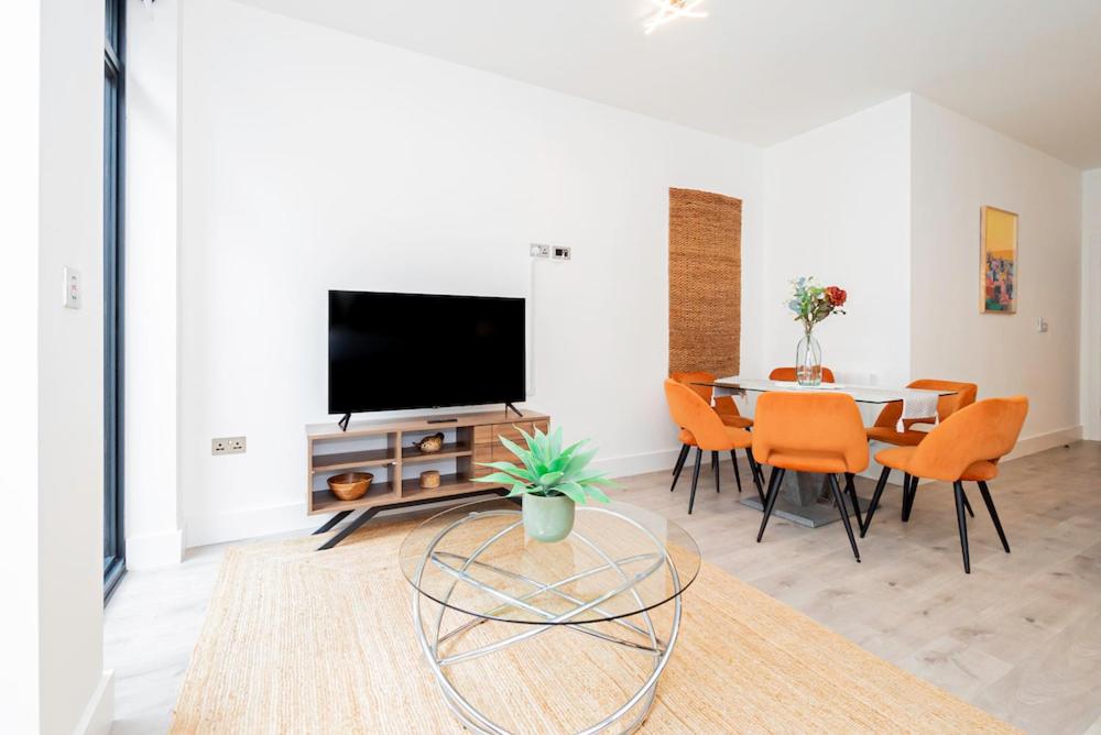 Elegant 2 Beds, 2 Baths Flat with Private Terrace, High-End Finishes and Chic Furnishings