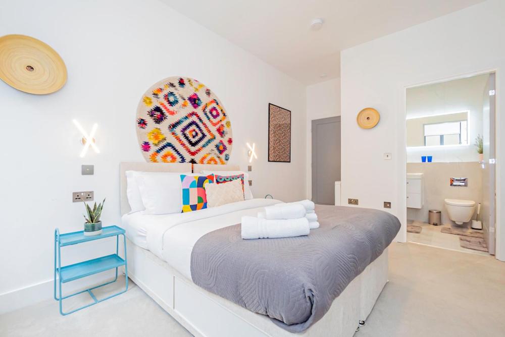 Elegant 2 Beds, 2 Baths Flat with Private Terrace, High-End Finishes and Chic Furnishings