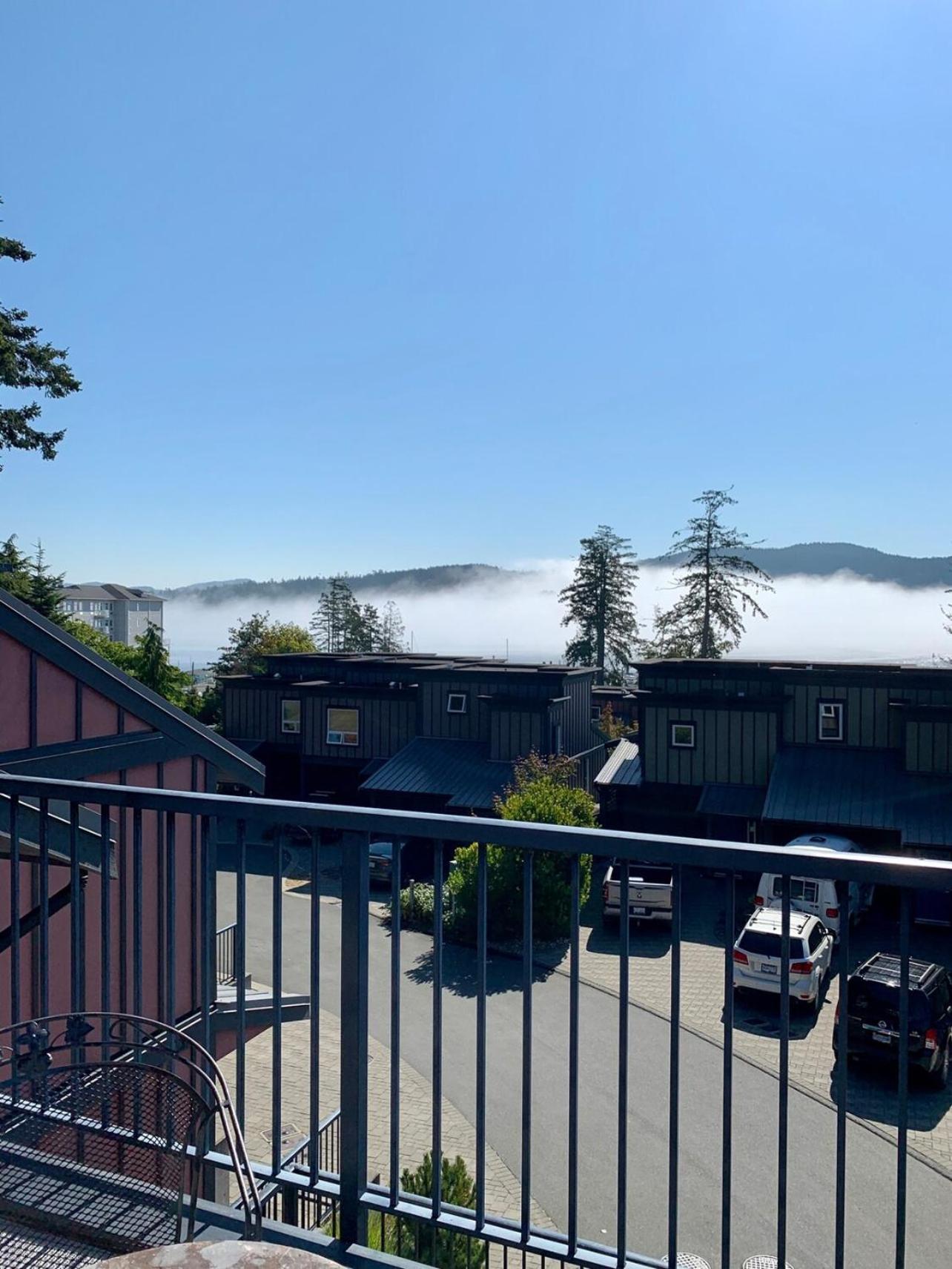 Sooke Harbour Townhouse Waterfront 2-Bed Rental