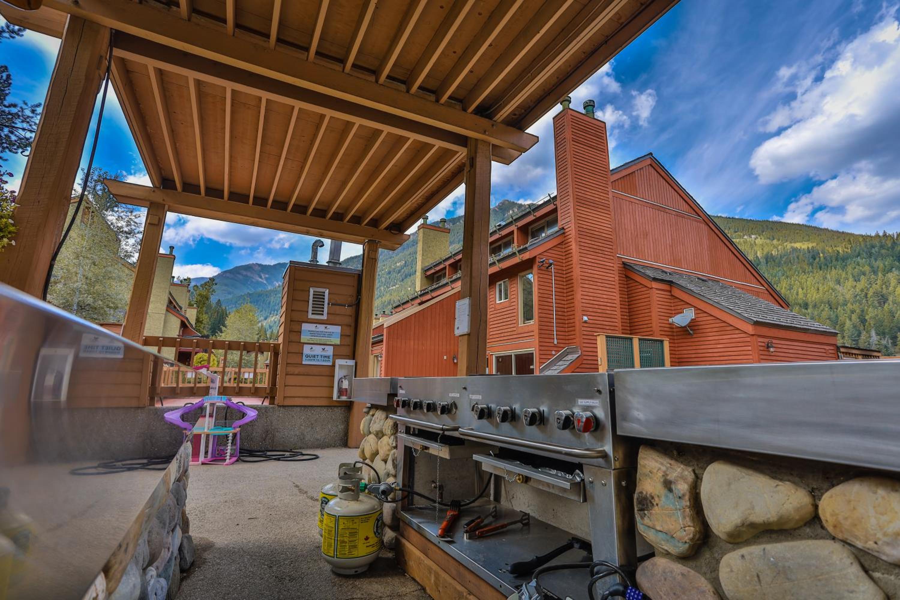 Horsethief Lodge by StayIn - Image 5