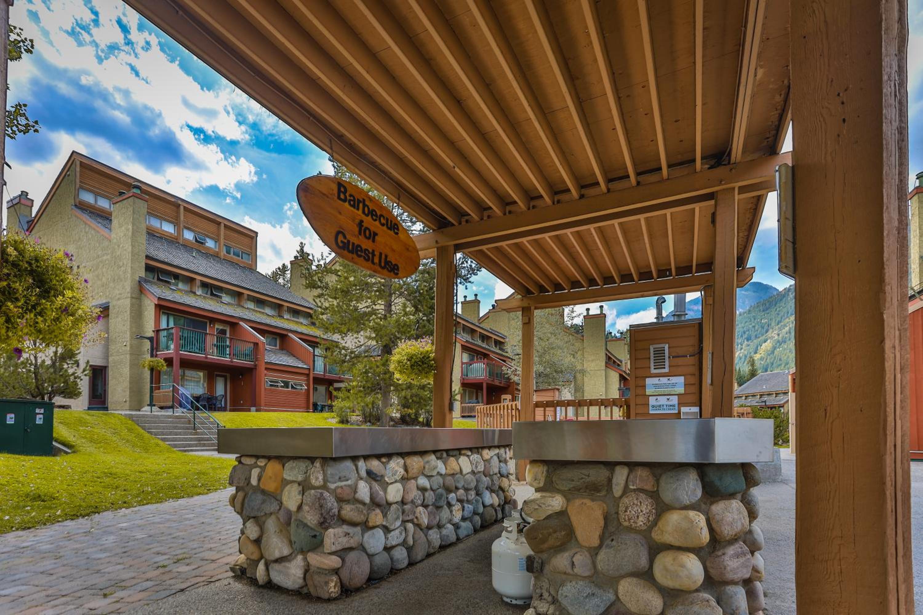Horsethief Lodge by StayIn