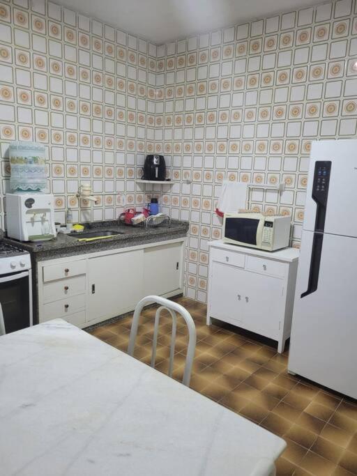 CASA EM FRENTE A LAGOA DE ARARUAMA - no CENTRO - 3 QUARTOS E 3 BANHEIROS