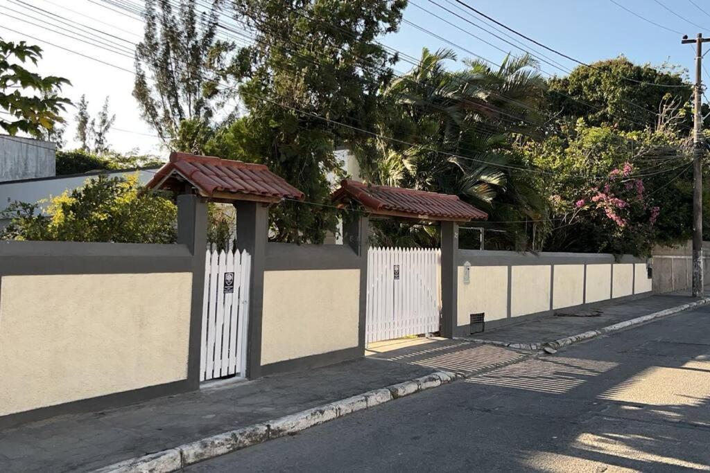 CASA EM FRENTE A LAGOA DE ARARUAMA - no CENTRO - 3 QUARTOS E 3 BANHEIROS
