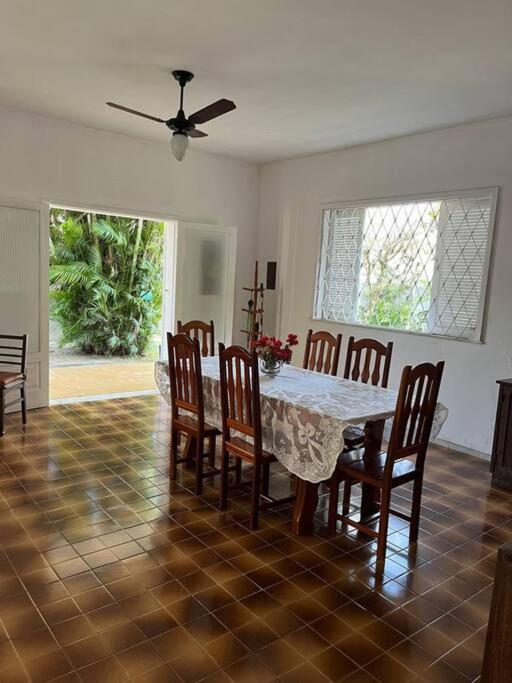 CASA EM FRENTE A LAGOA DE ARARUAMA - no CENTRO - 3 QUARTOS E 3 BANHEIROS