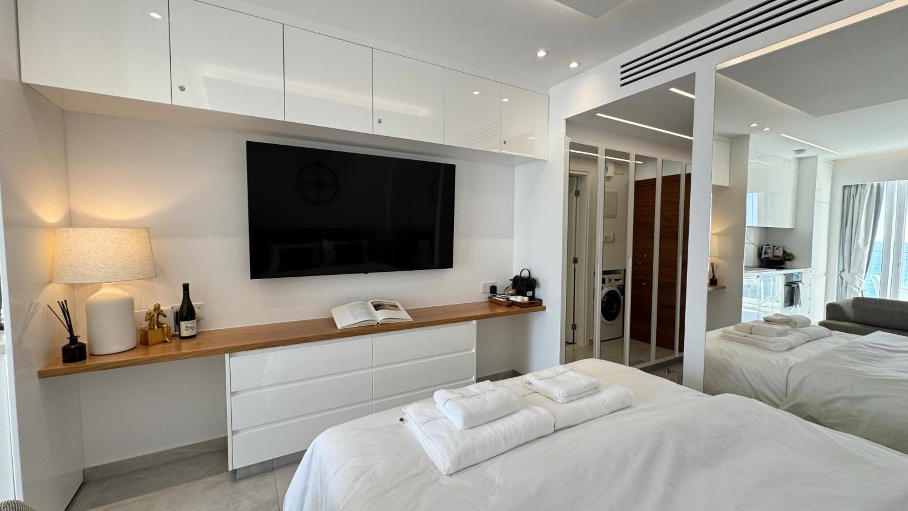 THE OCEAN - Luxury Apartment at the Harbor