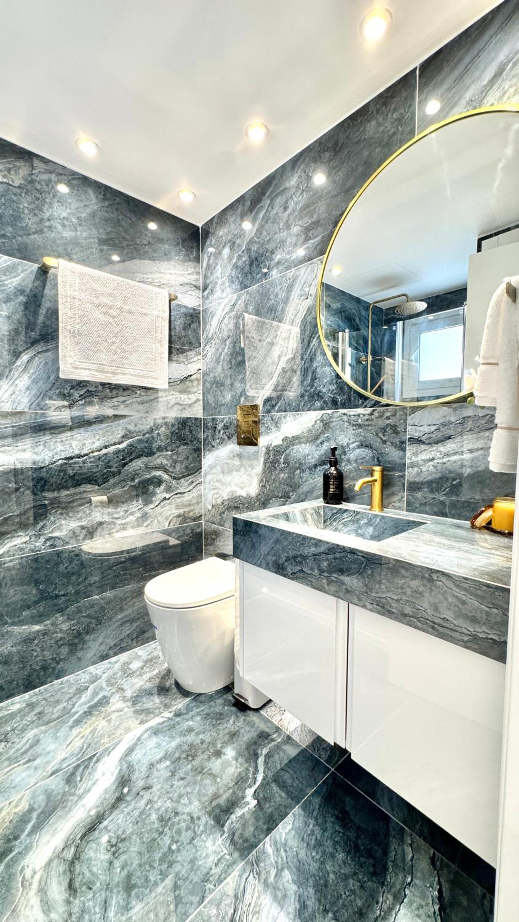 THE OCEAN - Luxury Apartment at the Harbor