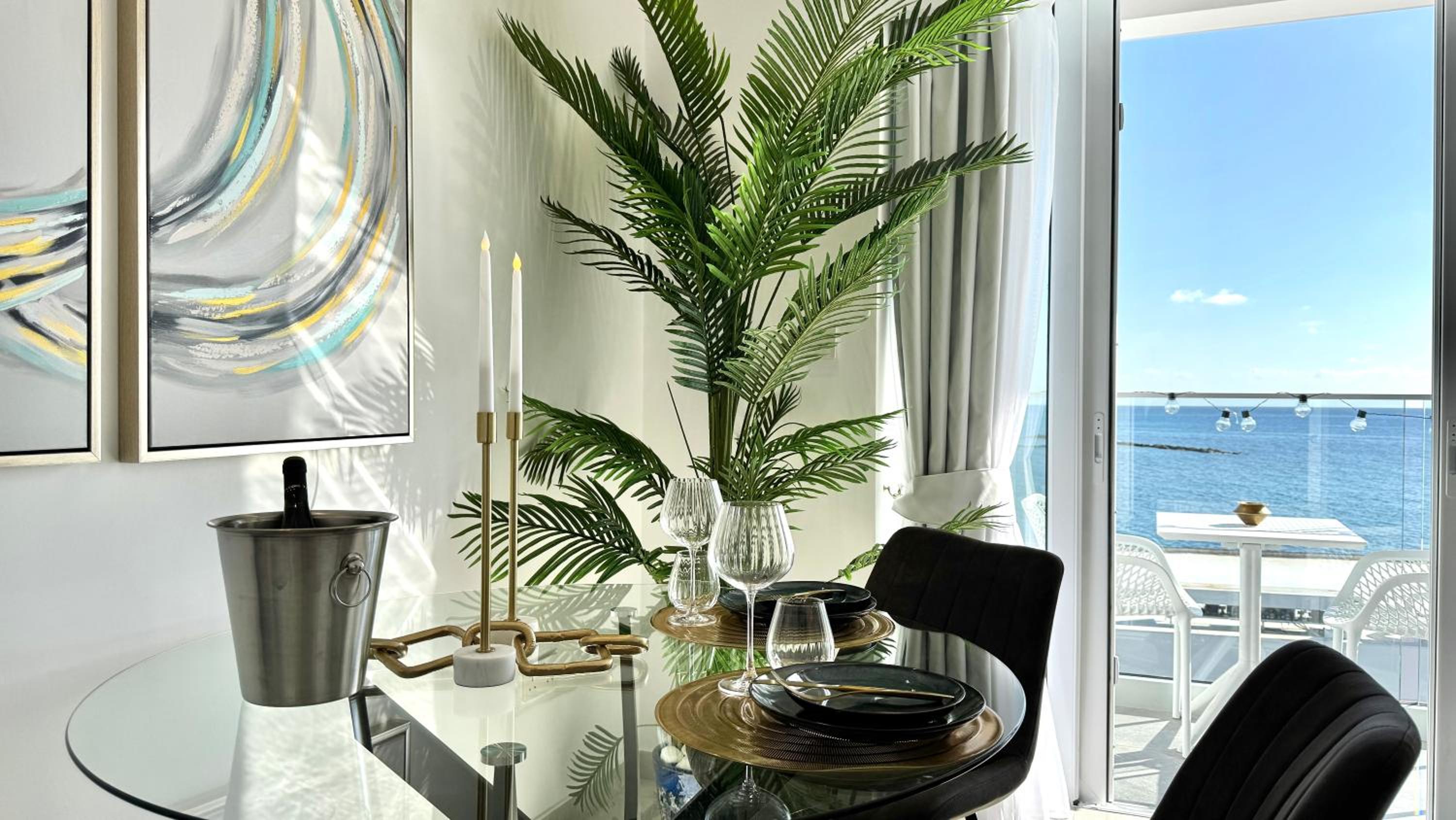THE OCEAN - Luxury Apartment at the Harbor