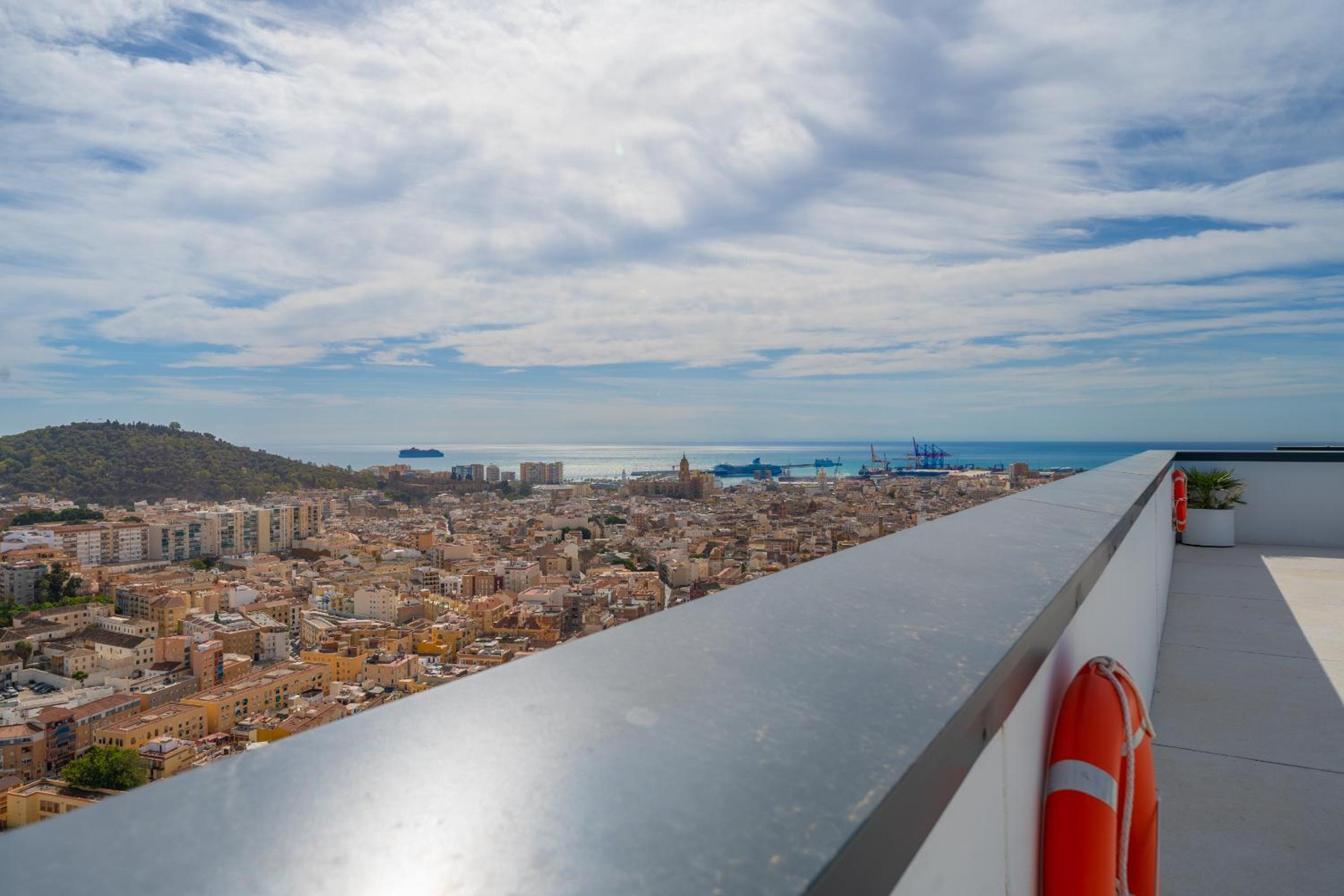 XPCE URBAN 3 Malaga Skyline - Parking Free