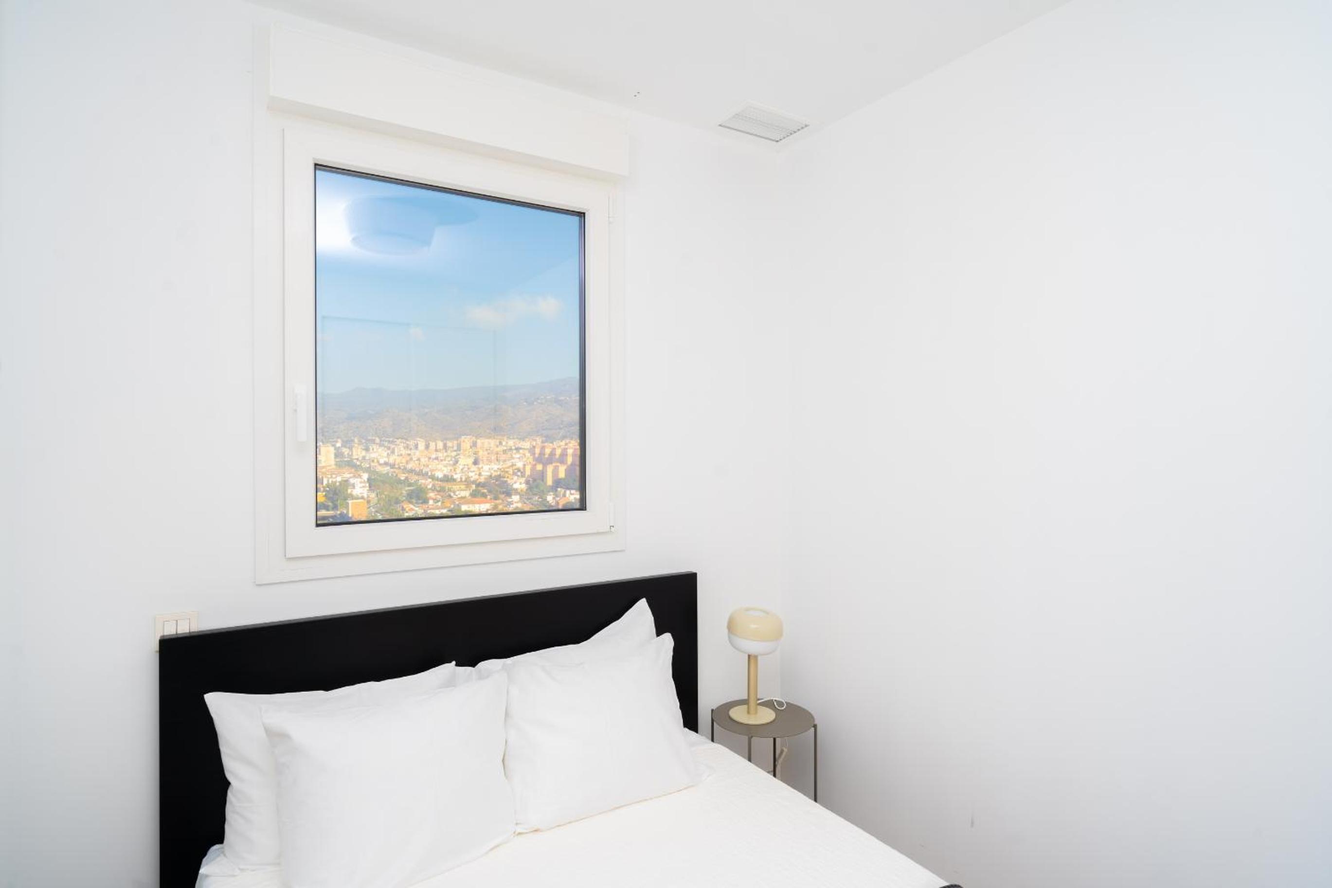 XPCE URBAN 3 Malaga Skyline - Parking Free