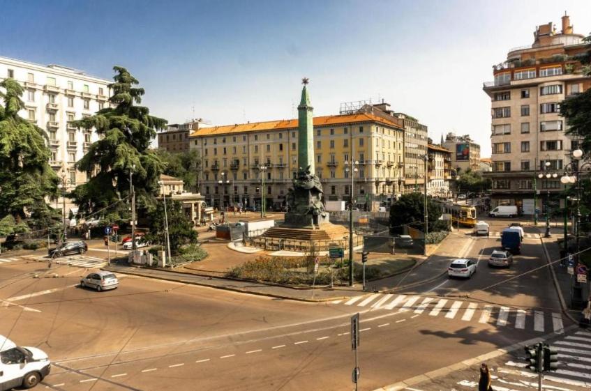 Family Apartment, Duomo 12 min Walk, 5 Guests, Near Covered PARKING