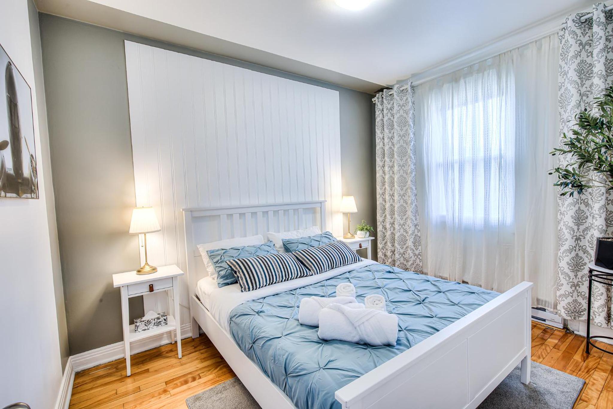 Plateau Escape & Nightlife Adventures! Downtown Super Value! Full 1BR Apartments