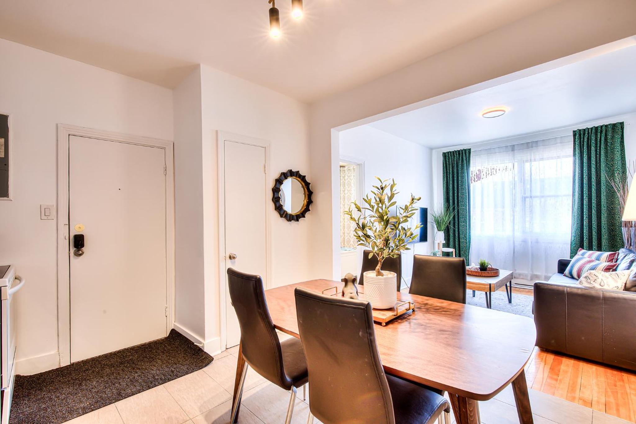 Plateau Escape & Nightlife Adventures! Downtown Super Value! Full 1BR Apartments