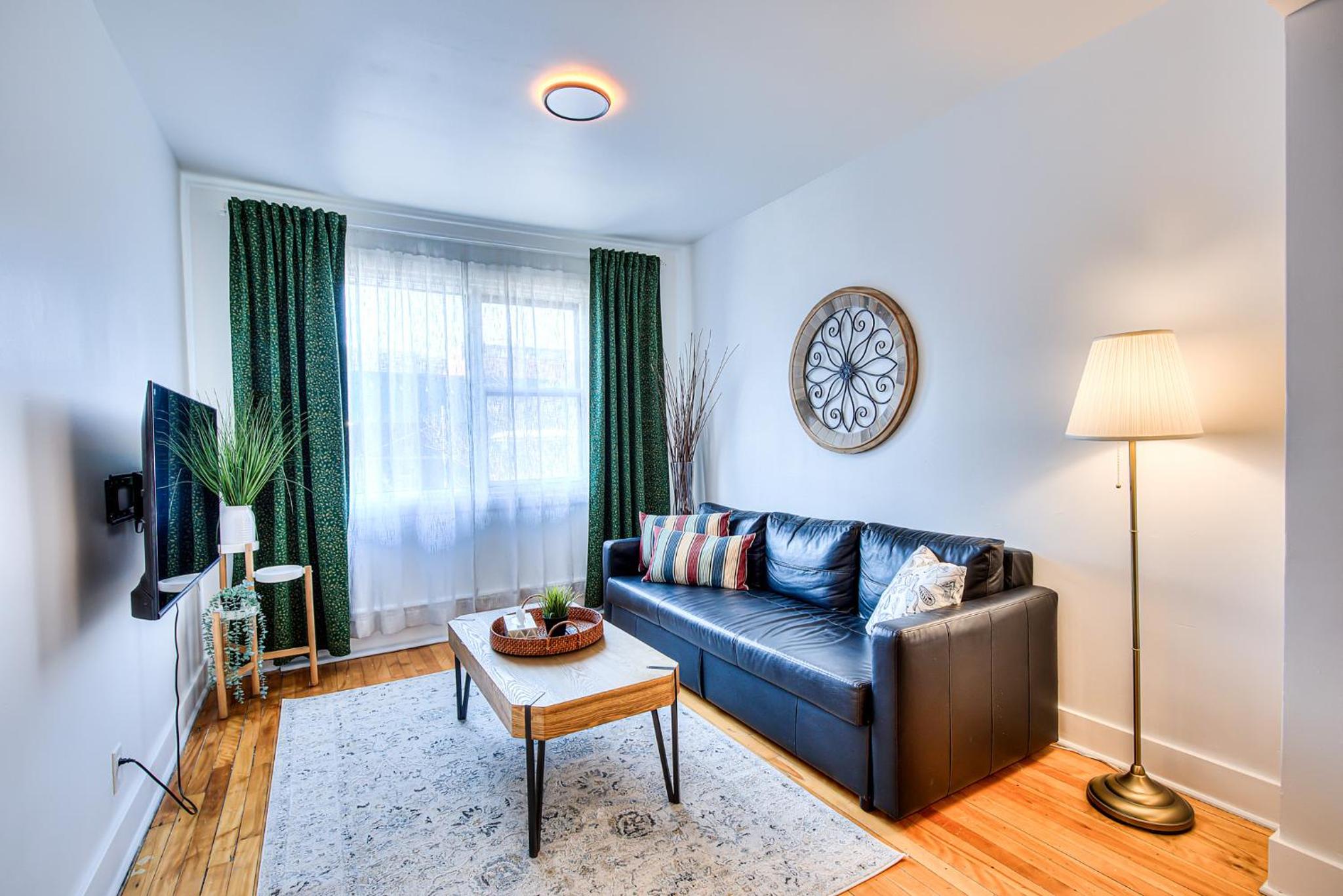 Plateau Escape & Nightlife Adventures! Downtown Super Value! Full 1BR Apartments
