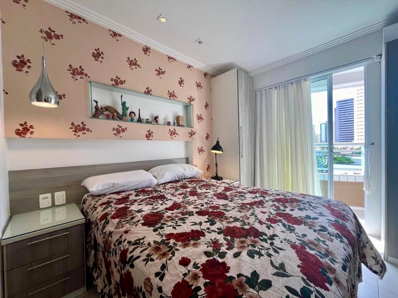 Apartamento com piscina no hooftop, 48m2 - Praia da Iracema- Fortaleza
