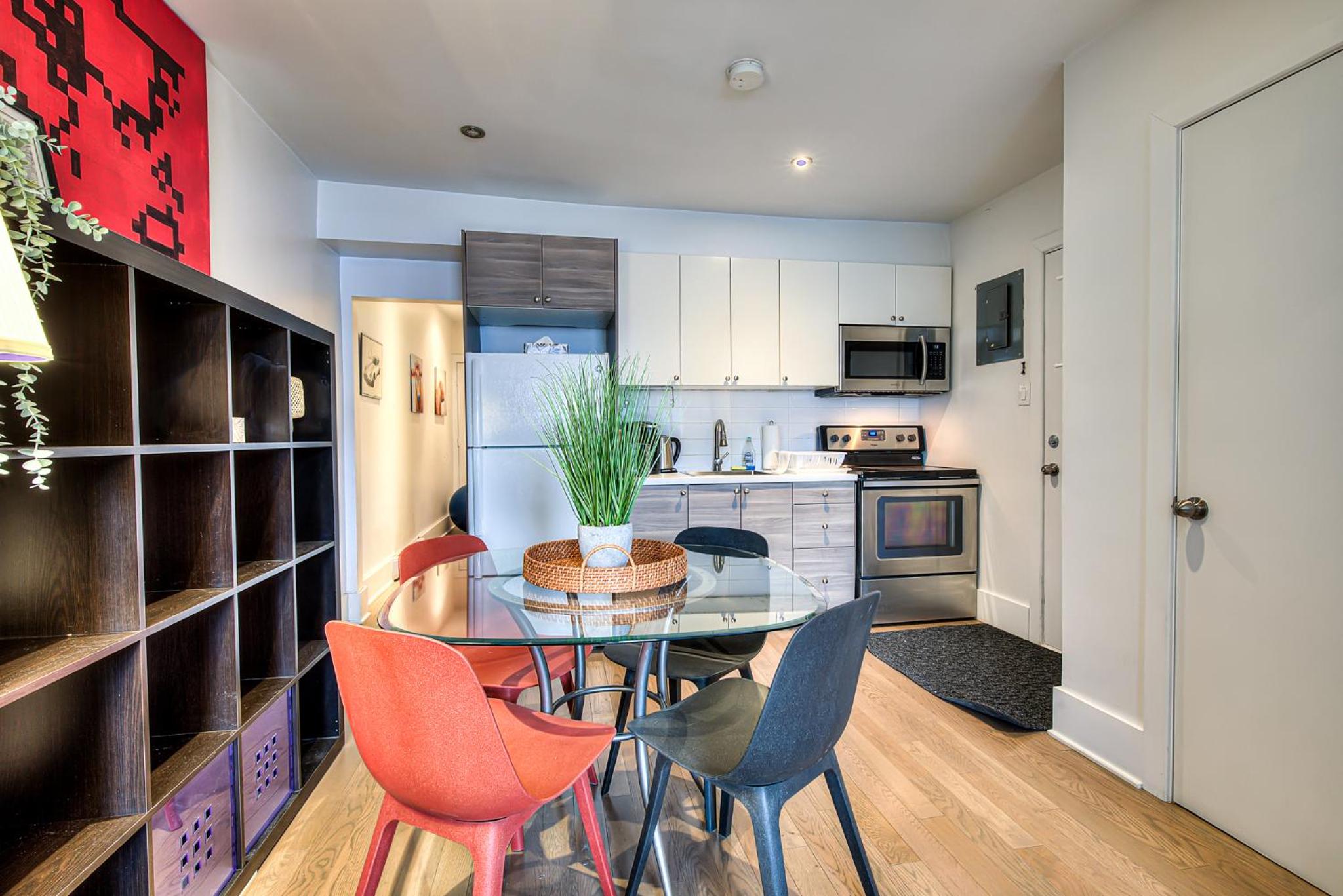 Plateau Escape & Nightlife Adventures! Downtown Super Value! Full 1BR Apartments