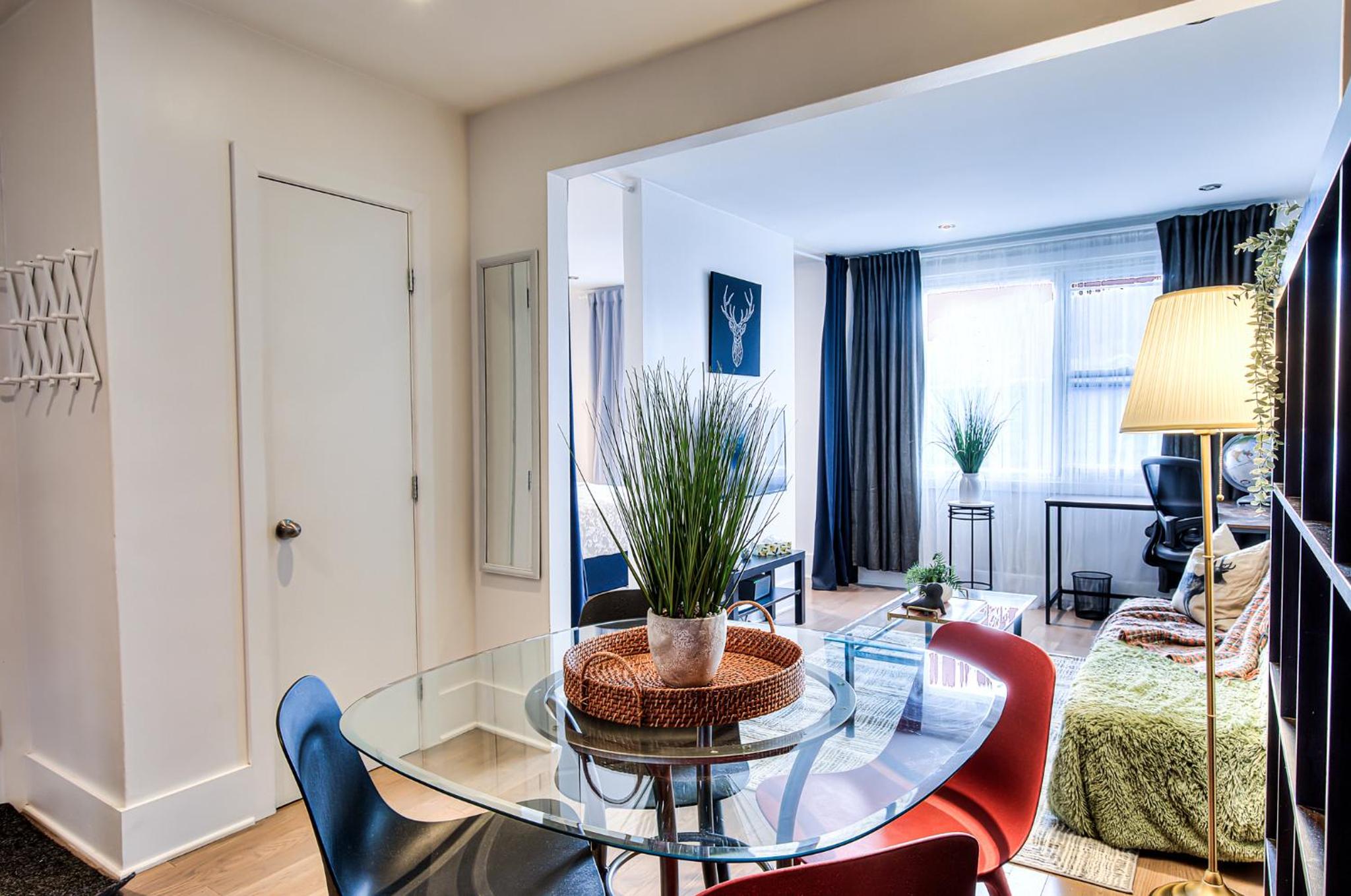 Plateau Escape & Nightlife Adventures! Downtown Super Value! Full 1BR Apartments