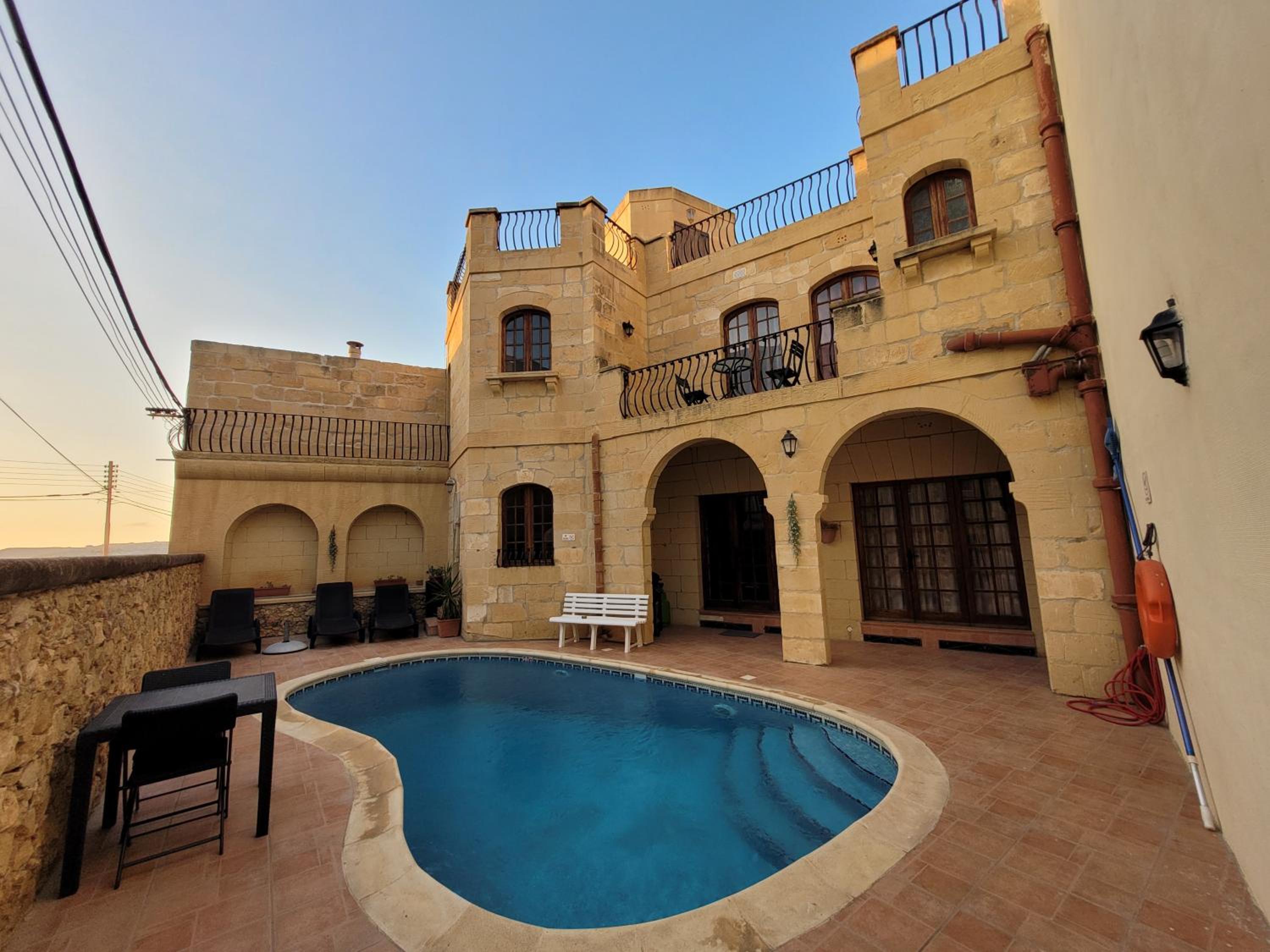 UNDER NEW MANAGEMENT! Sant Antnin Luxurious Farmhouse Villa With Pool Sannat Near Victoria Gozo Family Friends Couples Views Balcony Roof Terrace Romantic  photo 4