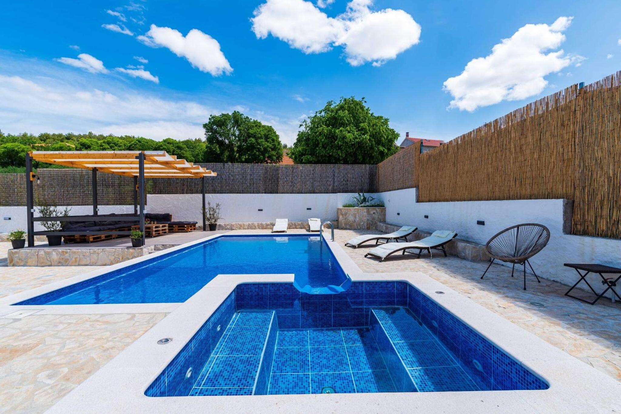 MY DALMATIA - Holiday home Agro Casa with private heated pool view 4