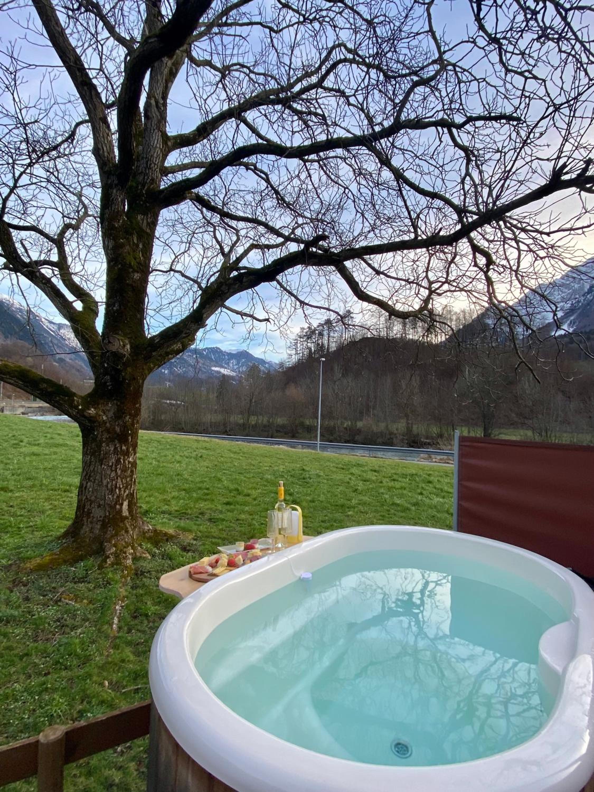 Glarner Spa I Private Sauna & Hot Tub & Alps View