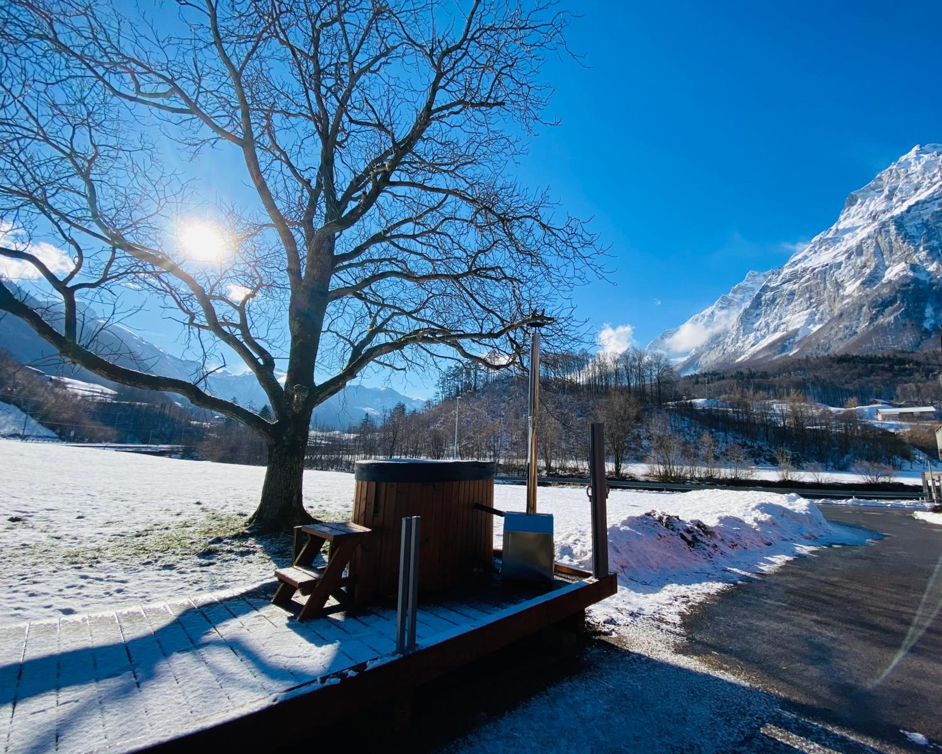 Hotel Mitten in den Glarner Alpen - Image 1