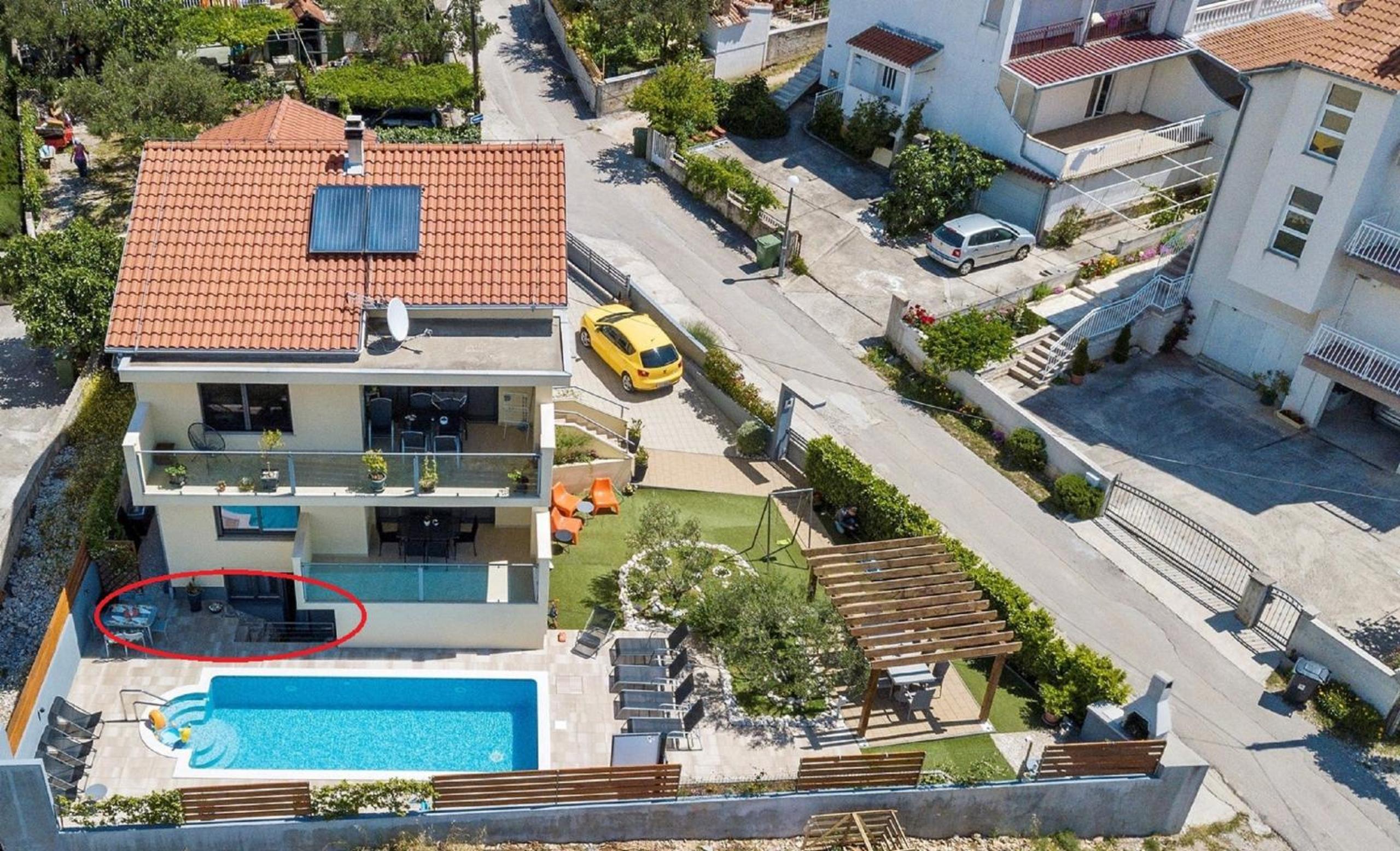 MY DALMATIA - Sea view apartment Roza with shared swimming pool