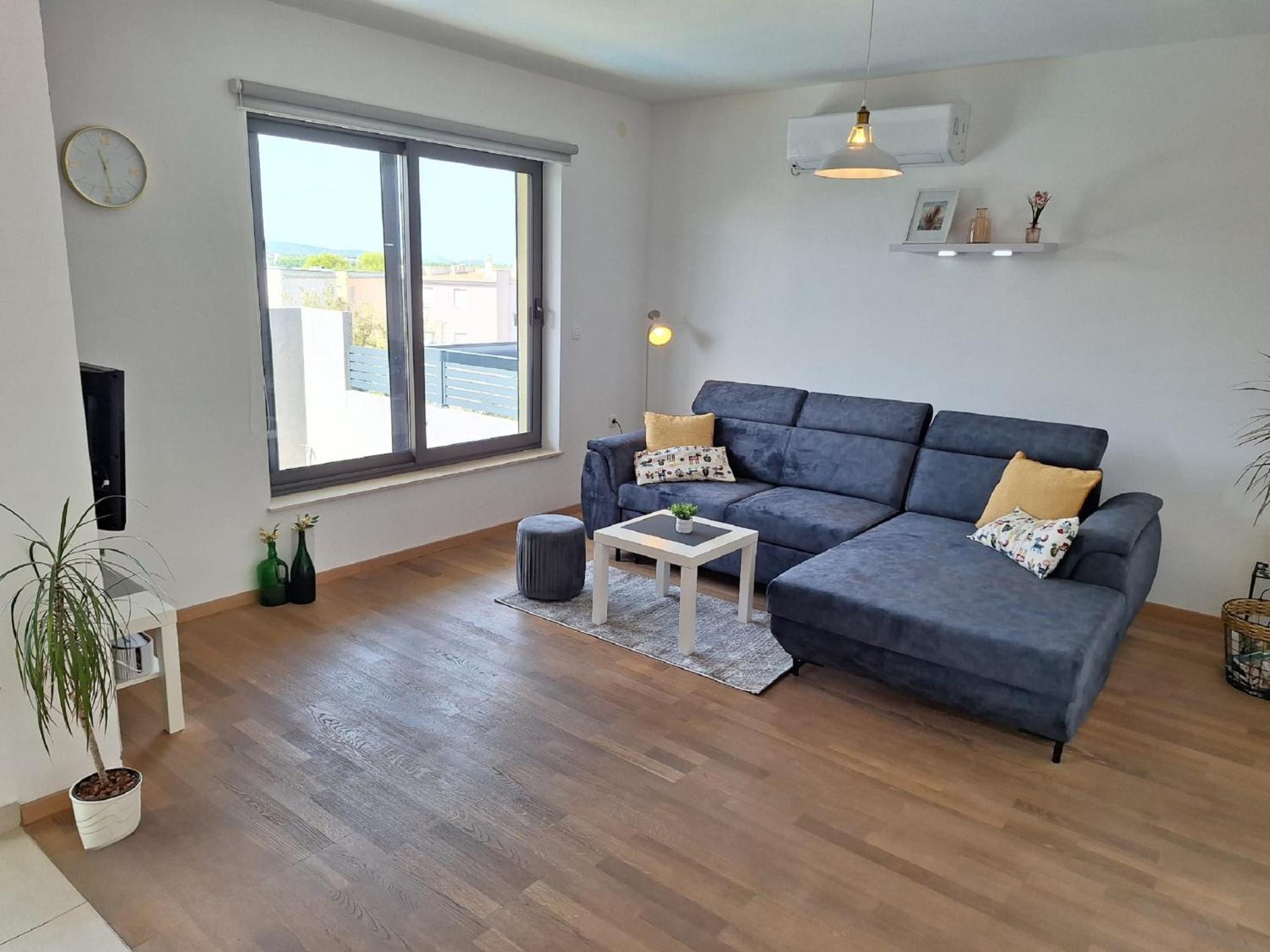 MY DALMATIA - Sea view apartment Roza with shared swimming pool