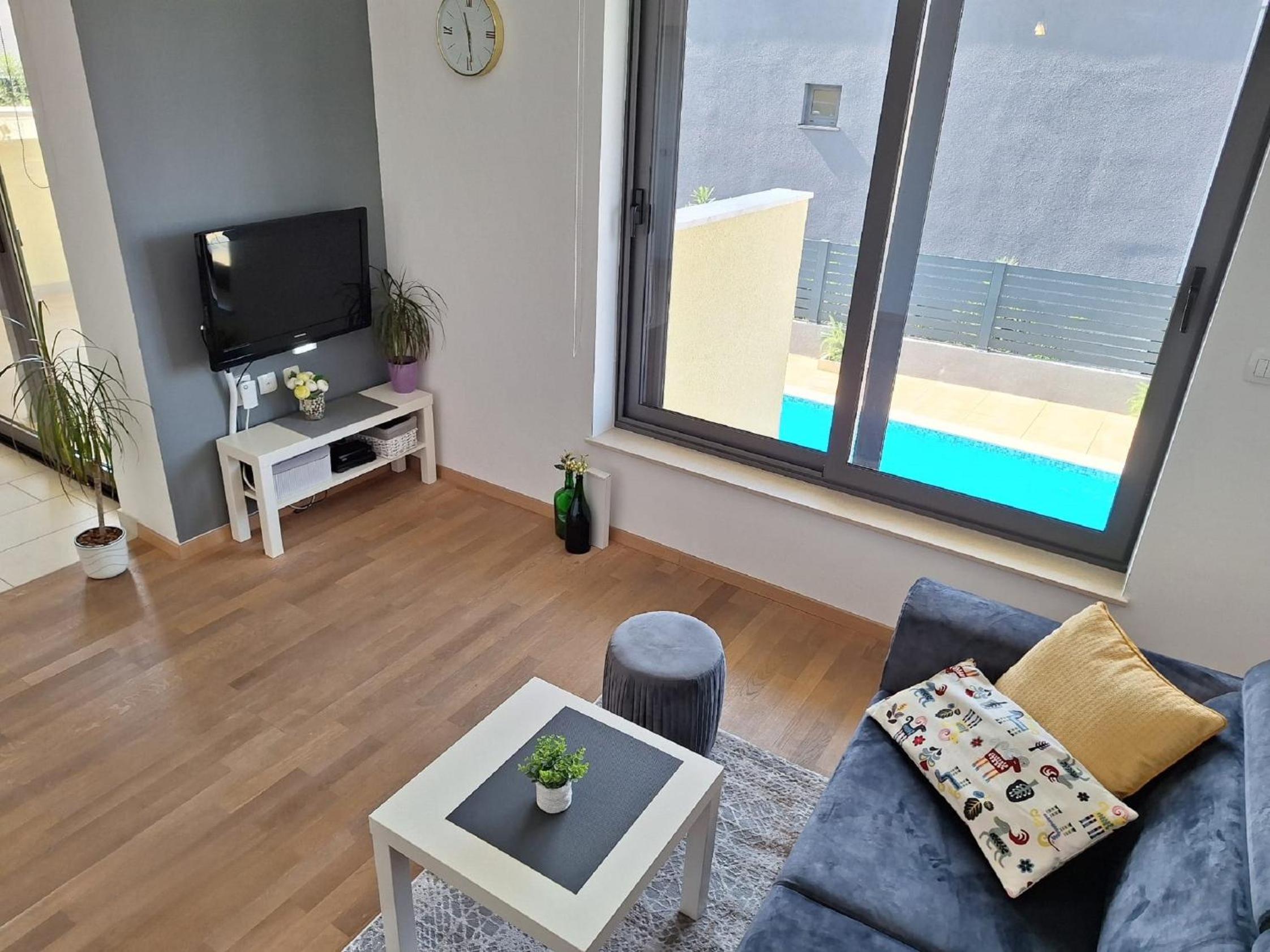 MY DALMATIA - Sea view apartment Roza with shared swimming pool