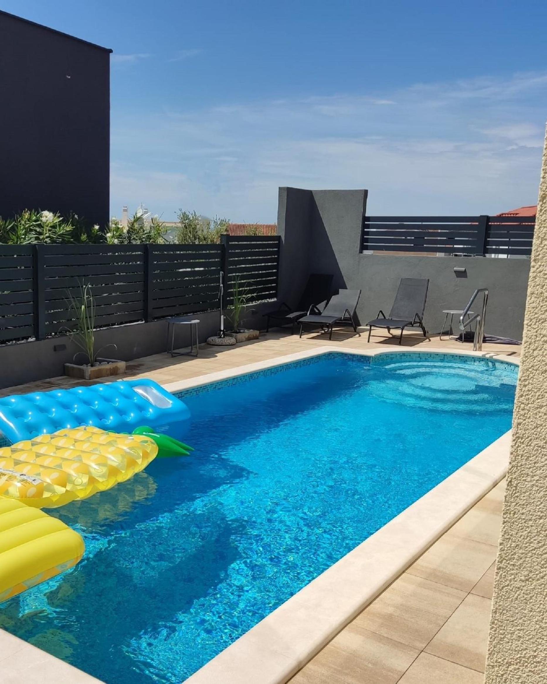 MY DALMATIA - Sea view apartment Roza with shared swimming pool