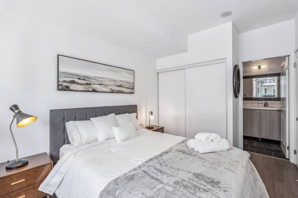 Stylish 2BR Urban Escape, BBQ, Private Terrace