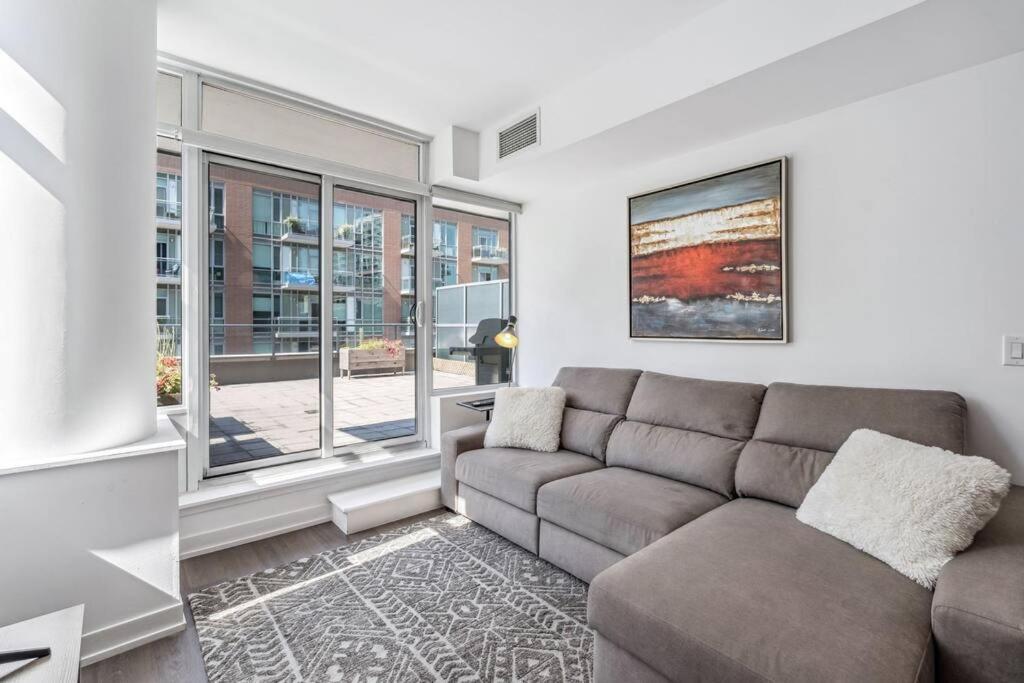 Stylish 2BR Urban Escape, BBQ, Private Terrace