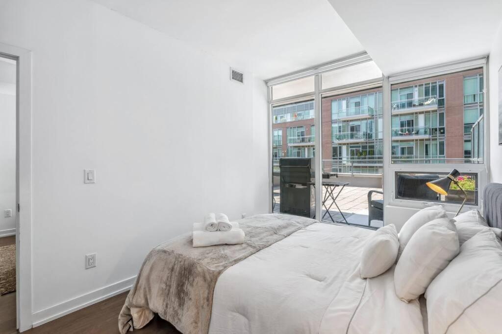 Stylish 2BR Urban Escape, BBQ, Private Terrace