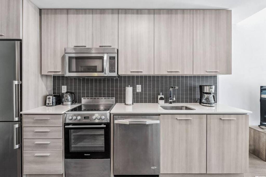 Stylish 2BR Urban Escape, BBQ, Private Terrace