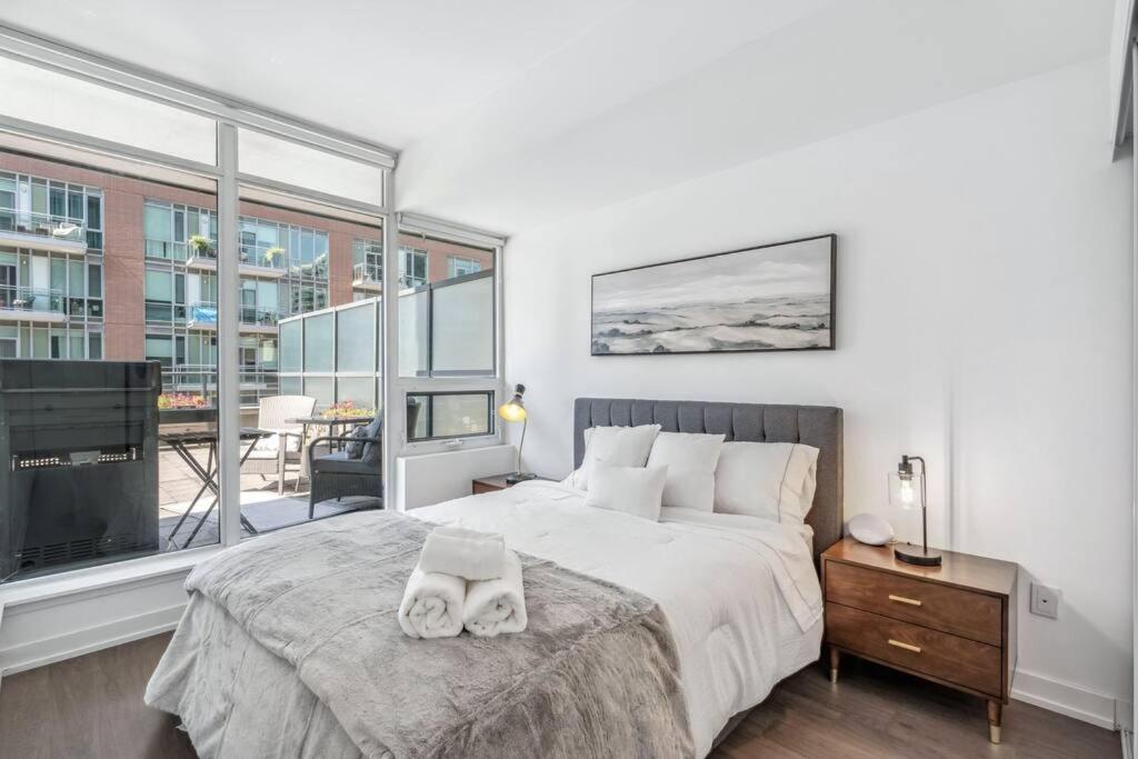 Stylish 2BR Urban Escape, BBQ, Private Terrace