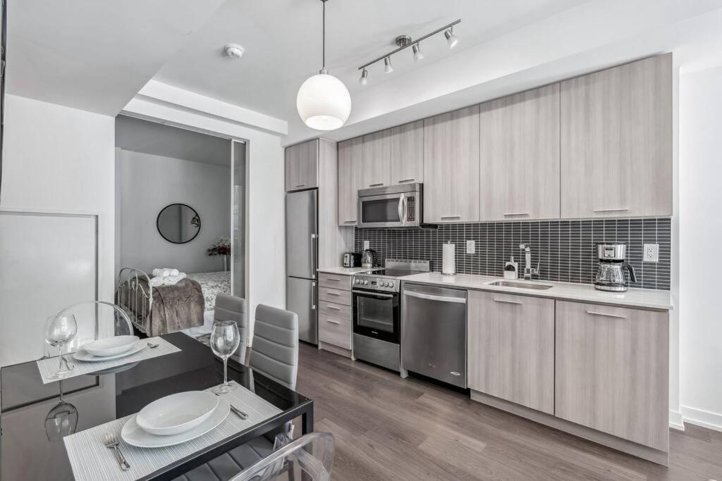 Stylish 2BR Urban Escape, BBQ, Private Terrace
