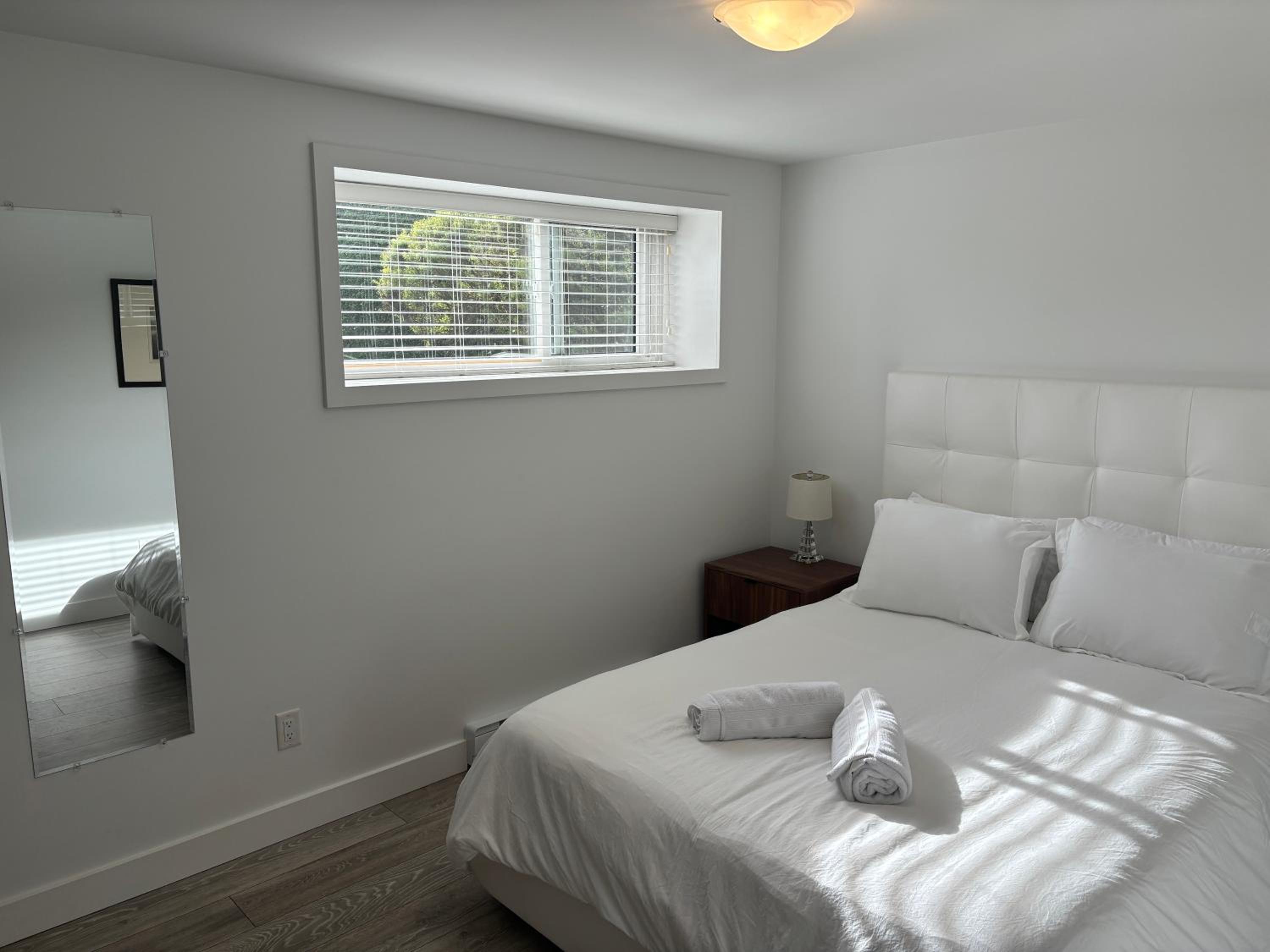 Large 2 bedroom private suite !