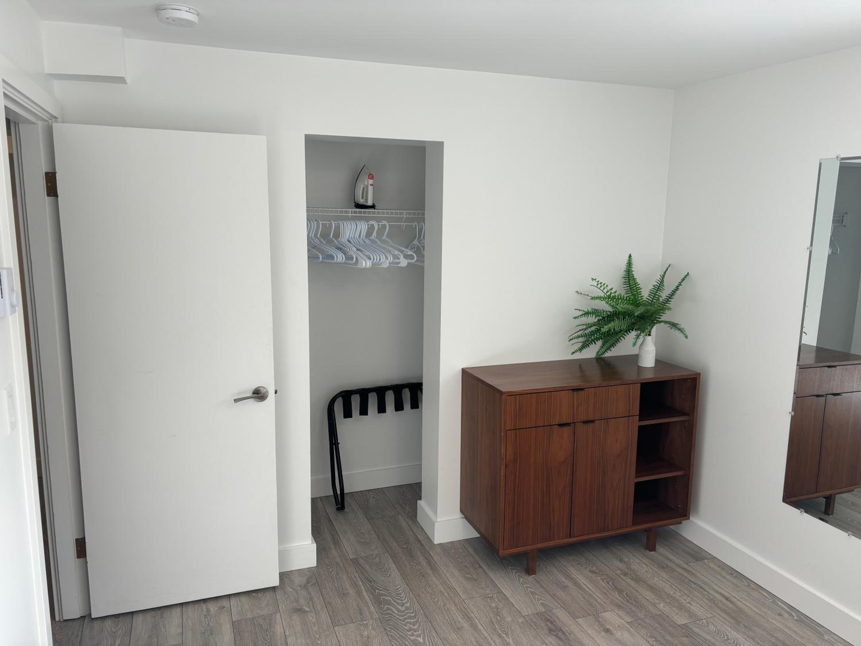 Large 2 bedroom private suite !
