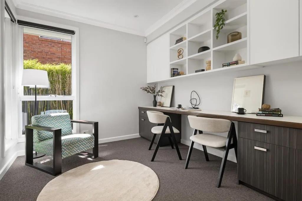 Quite Luxurious House with Pool 220m to Railway Station