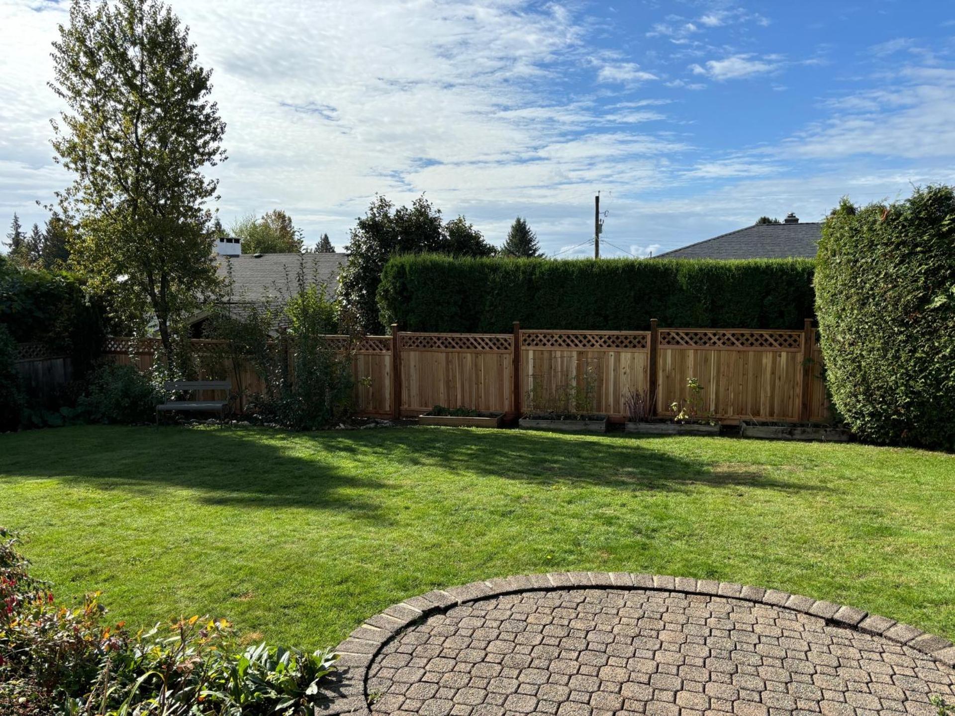 Large 2 bedroom private suite !