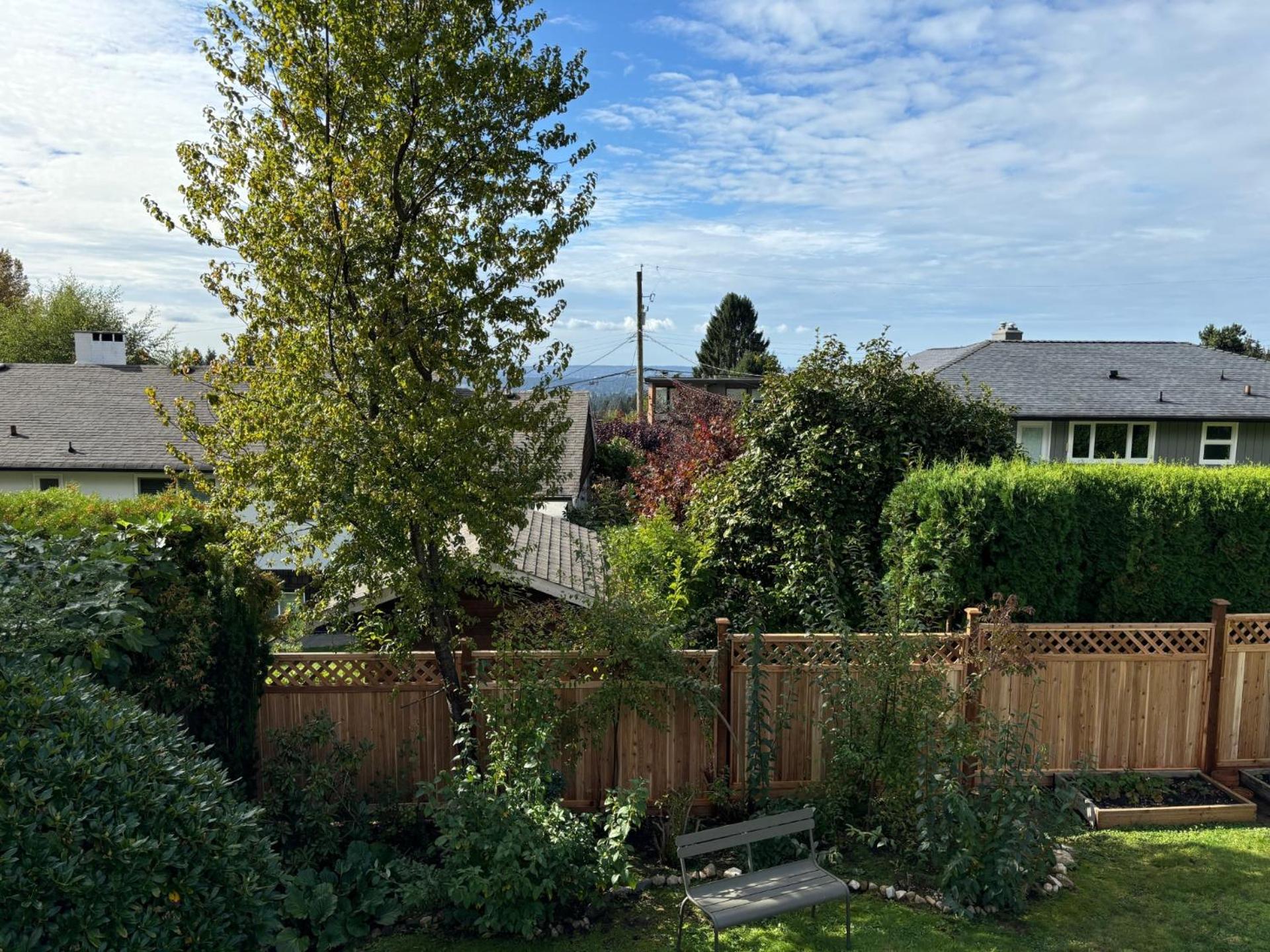 Large 2 bedroom private suite !