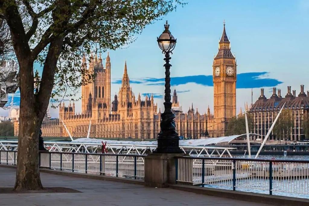 Large Duplex Flat at London Bridge