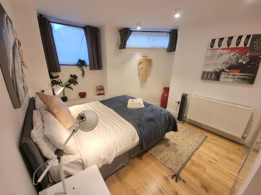 Large Duplex Flat at London Bridge