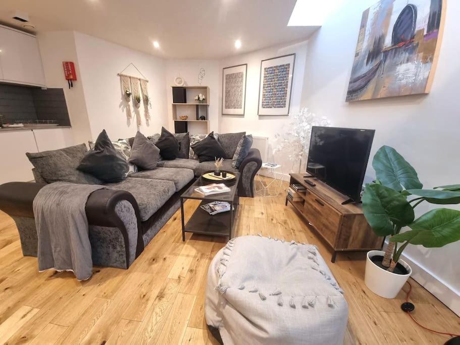 Large Duplex Flat at London Bridge