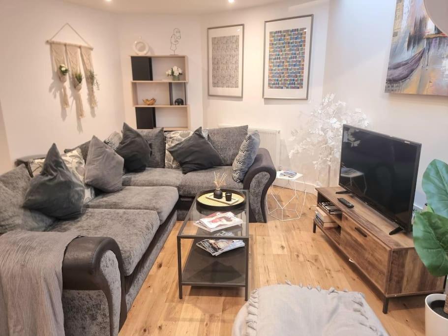 Large Duplex Flat at London Bridge