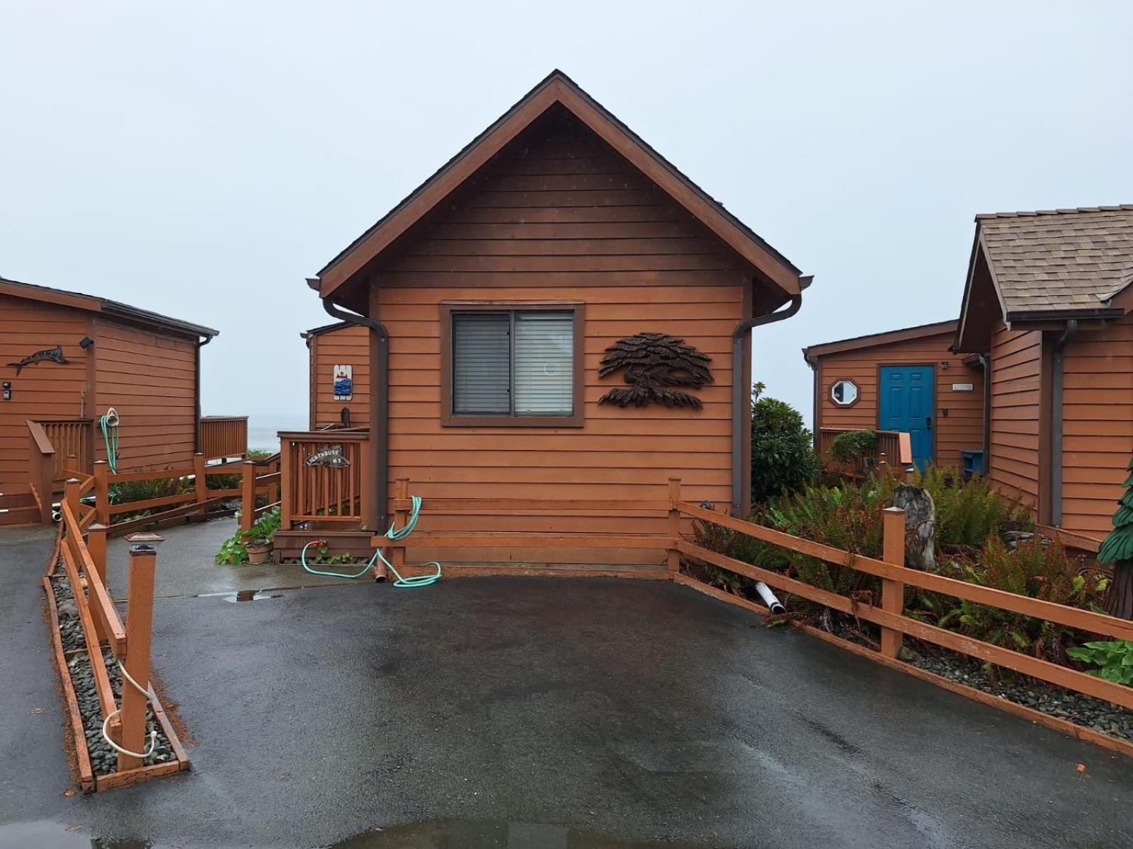 Luxurious Oceanfront Cabin 7 Getaway w Hot Tub view 5
