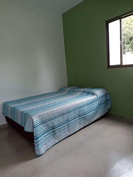 Casa com 2 quartos, ar e garagem!