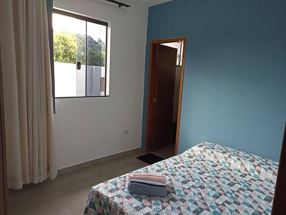 Casa com 2 quartos, ar e garagem!
