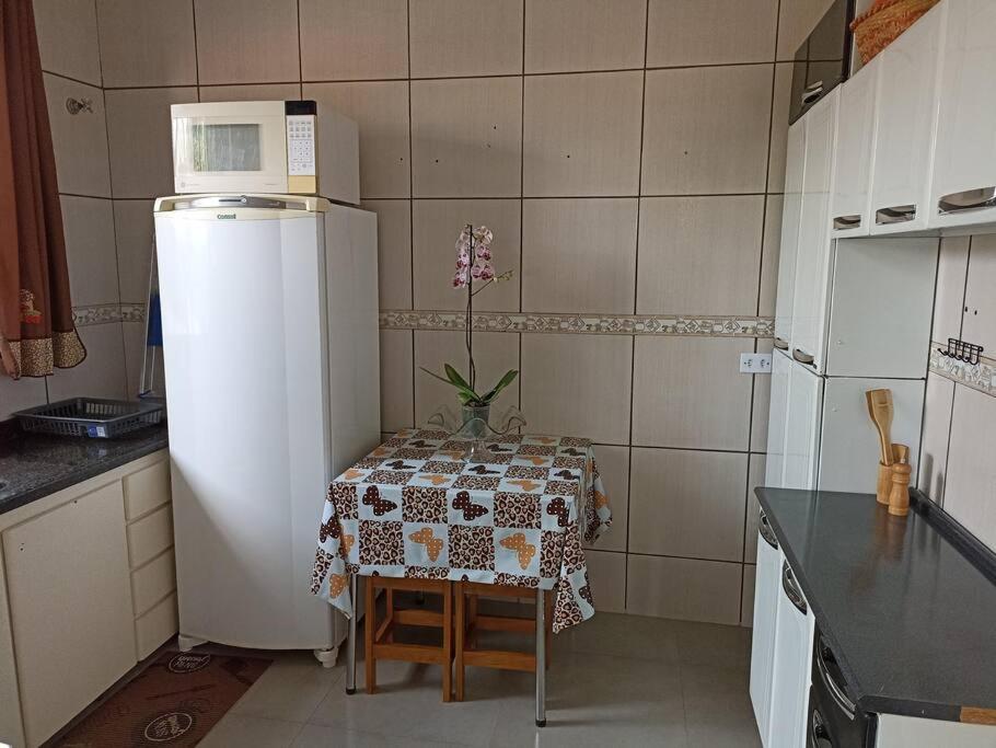 Casa com 2 quartos, ar e garagem!