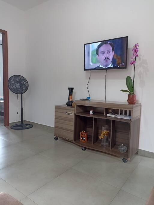 Casa com 2 quartos, ar e garagem!