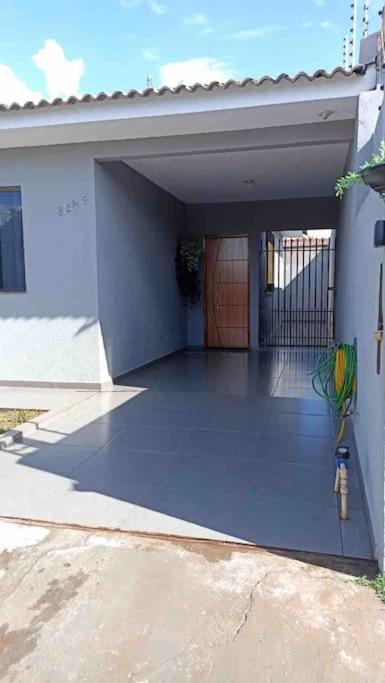 Casa com 2 quartos, ar e garagem!